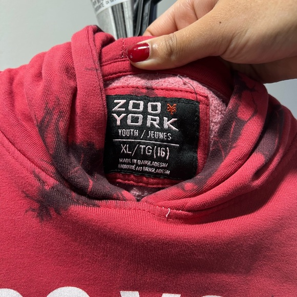 Zoo York Men’s Brooklyn’s Skateboarding Hoodie - Picture 3 of 3